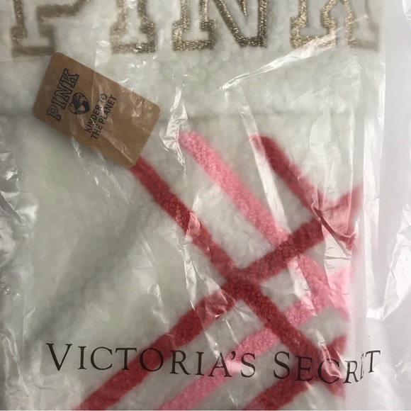 NWT VS/PINK CHRISTMAS HOLIDAY ’22 STOCKING 😍 - Picture 5 of 5